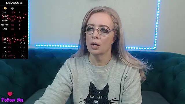 Snapshot of IvanaCharm chatting on 03-10-25, 04:28 IvanaCharm online show from 03-10-25, 04:28