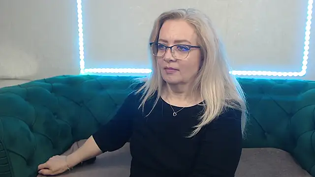 Snapshot of IvanaCharm chatting on 05-12-26, 03:25 IvanaCharm online show from 05-12-26, 03:25