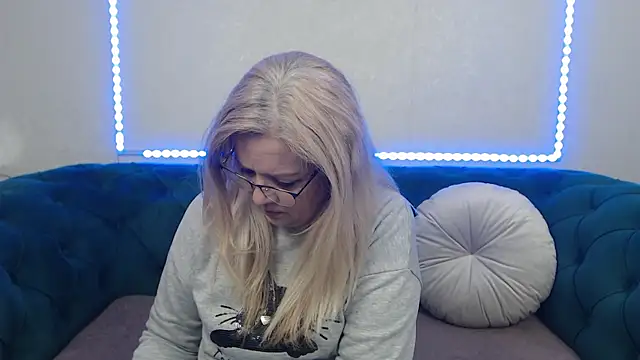 Snapshot of IvanaCharm chatting on 04-29-26, 03:21 IvanaCharm online show from 04-29-26, 03:21