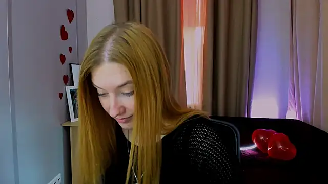 Snapshot of daisy_candy chatting on 02-26-25, 01:43 daisy candy online show from 02-26-25, 01:43