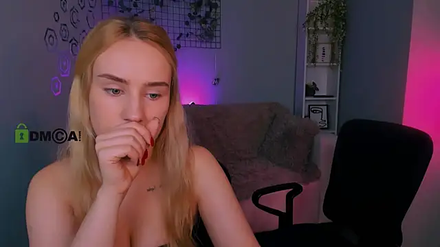 Snapshot of daisy_candy chatting on 10-04-25, 07:15 daisy candy online show from 10-04-25, 07:15