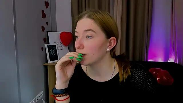 Snapshot of daisy_candy chatting on 02-26-25, 05:31 daisy candy online show from 02-26-25, 05:31