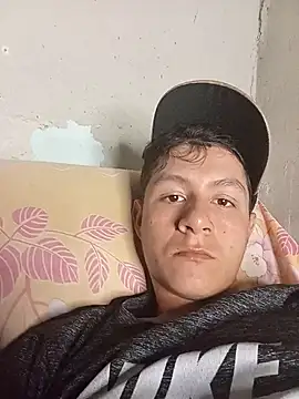 Snapshot of geroAguilar chatting on 09-23-25, 03:41 geroAguilar online show from 09-23-25, 03:41