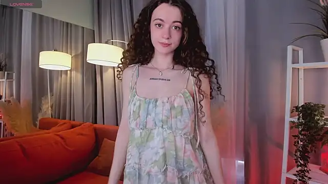 Snapshot of Curly_Moon chatting on 07-18-26, 09:40 Curly Moon online show from 07-18-26, 09:40