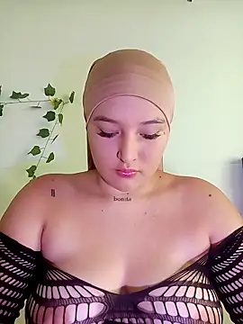 Snapshot of Celeste_camila18 chatting on 09-29-25, 03:06 Celeste camila18 online show from 09-29-25, 03:06