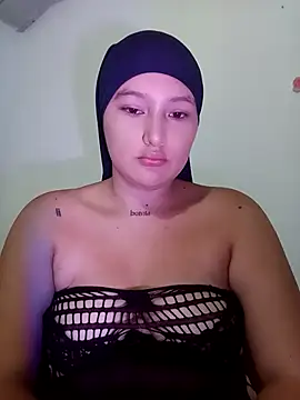 Snapshot of Celeste_camila18 chatting on 10-19-25, 05:54 Celeste camila18 online show from 10-19-25, 05:54