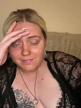 Snapshot of Blondiee3088 chatting on 01-21-25, 03:54 Blondiee3088 online show from 01-21-25, 03:54