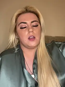 Snapshot of Blondiee3088 chatting on 02-27-25, 11:37 Blondiee3088 online show from 02-27-25, 11:37