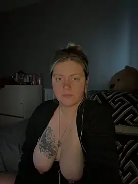 Snapshot of Blondiee3088 chatting on 02-06-26, 09:16 Blondiee3088 online show from 02-06-26, 09:16