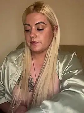 Snapshot of Blondiee3088 chatting on 02-12-25, 09:01 Blondiee3088 online show from 02-12-25, 09:01