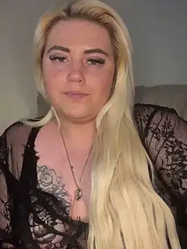 Snapshot of Blondiee3088 chatting on 03-07-25, 04:00 Blondiee3088 online show from 03-07-25, 04:00