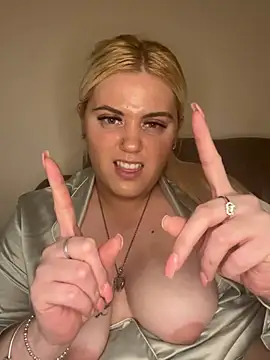 Snapshot of Blondiee3088 chatting on 02-13-25, 05:44 Blondiee3088 online show from 02-13-25, 05:44