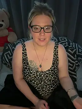 Snapshot of Blondiee3088 chatting on 02-20-26, 09:44 Blondiee3088 online show from 02-20-26, 09:44