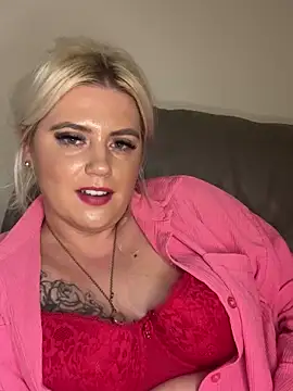 Snapshot of Blondiee3088 chatting on 12-19-24, 02:45 Blondiee3088 online show from 12-19-24, 02:45