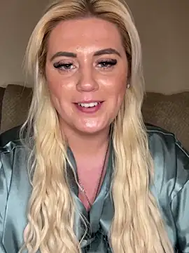 Snapshot of Blondiee3088 chatting on 03-08-25, 07:09 Blondiee3088 online show from 03-08-25, 07:09