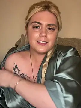 Snapshot of Blondiee3088 chatting on 02-25-25, 11:48 Blondiee3088 online show from 02-25-25, 11:48