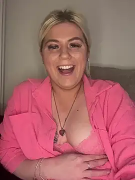 Snapshot of Blondiee3088 chatting on 01-07-25, 01:46 Blondiee3088 online show from 01-07-25, 01:46