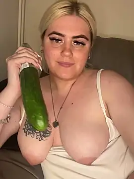 Snapshot of Blondiee3088 chatting on 12-12-24, 12:59 Blondiee3088 online show from 12-12-24, 12:59