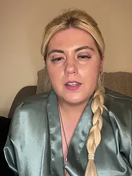 Snapshot of Blondiee3088 chatting on 02-25-25, 08:42 Blondiee3088 online show from 02-25-25, 08:42