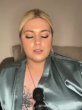 Snapshot of Blondiee3088 chatting on 03-03-25, 04:36 Blondiee3088 online show from 03-03-25, 04:36