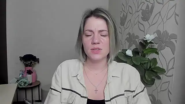 Snapshot of MariaSttone chatting on 03-13-25, 07:28 MariaSttone online show from 03-13-25, 07:28