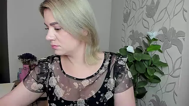 Snapshot of MariaSttone chatting on 10-05-25, 03:14 MariaSttone online show from 10-05-25, 03:14