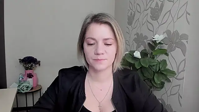 Snapshot of MariaSttone chatting on 03-18-25, 11:55 MariaSttone online show from 03-18-25, 11:55