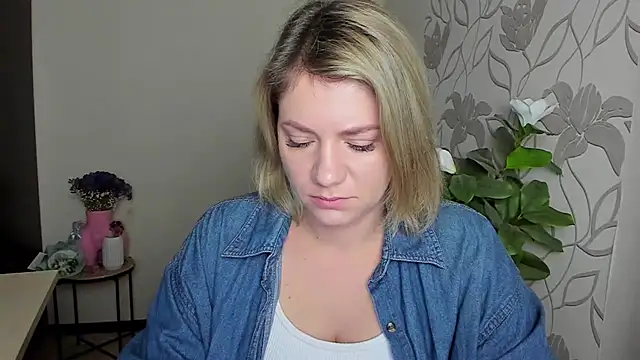 Snapshot of MariaSttone chatting on 10-08-25, 10:17 MariaSttone online show from 10-08-25, 10:17