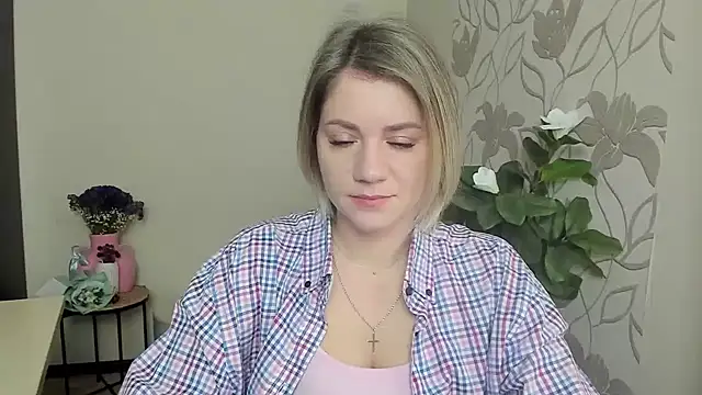 Snapshot of MariaSttone chatting on 03-19-25, 10:11 MariaSttone online show from 03-19-25, 10:11