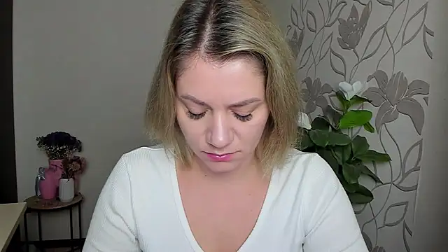 Snapshot of MariaSttone chatting on 10-03-25, 02:18 MariaSttone online show from 10-03-25, 02:18