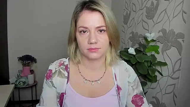 Snapshot of MariaSttone chatting on 10-10-25, 08:59 MariaSttone online show from 10-10-25, 08:59