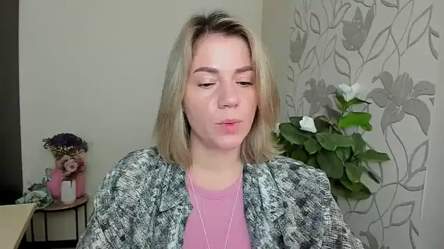 Snapshot of MariaSttone chatting on 09-24-25, 09:27 MariaSttone online show from 09-24-25, 09:27