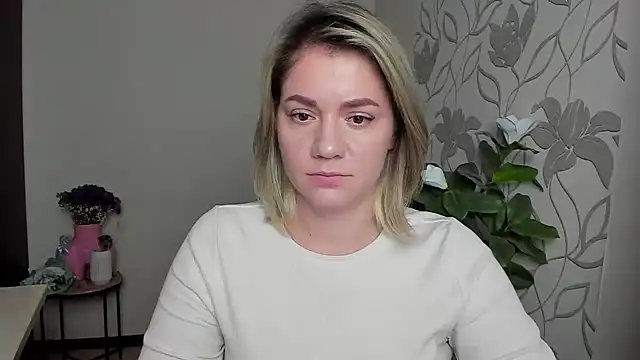 Snapshot of MariaSttone chatting on 10-16-25, 05:10 MariaSttone online show from 10-16-25, 05:10
