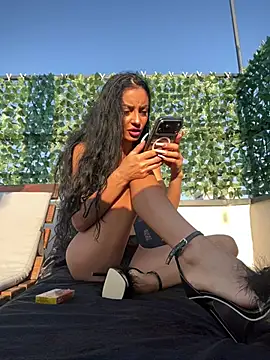 Snapshot of FeetVibe chatting on 07-15-26, 04:19 FeetVibe online show from 07-15-26, 04:19