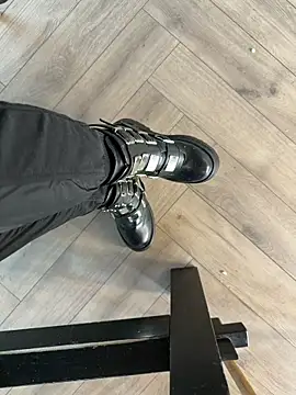 Snapshot of FeetVibe chatting on 02-11-26, 07:30 FeetVibe online show from 02-11-26, 07:30