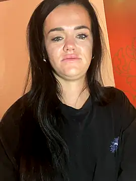 English-Chloe96 online show from 10-15-25, 03:38