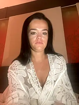English-Chloe96 online show from 10-17-25, 04:27