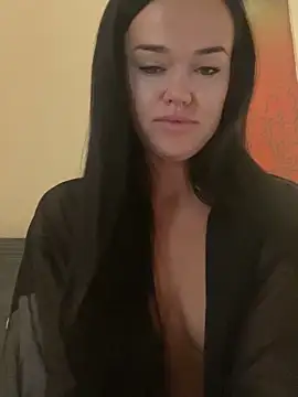 English-Chloe96 online show from 10-18-25, 04:36