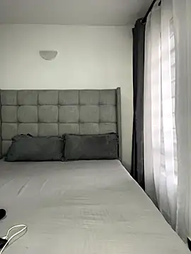 prettiepearl online show from 10-19-25, 09:01