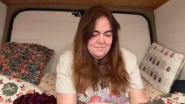 Snapshot of curvy-milf-abbie chatting on 11-30-25, 07:03 curvy-milf-abbie online show from 11-30-25, 07:03