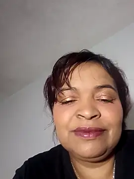 Snapshot of _violetta_- chatting on 10-25-25, 12:17  violetta - online show from 10-25-25, 12:17