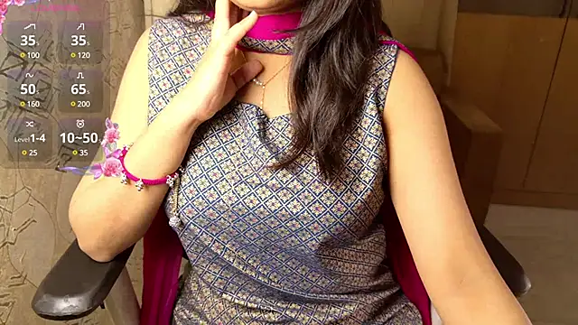 Snapshot of Punjabi_Queen1 chatting on 03-18-25, 03:01 Punjabi Queen1 online show from 03-18-25, 03:01