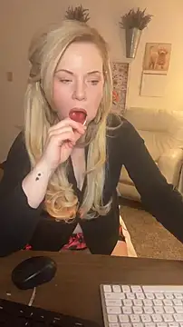 EllaSnow online show from 01-17-25, 08:34