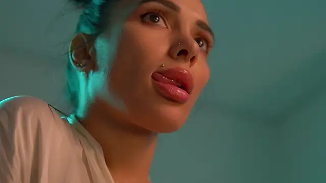 Snapshot of Mila_May_ chatting on 10-11-25, 01:34 Mila May  online show from 10-11-25, 01:34