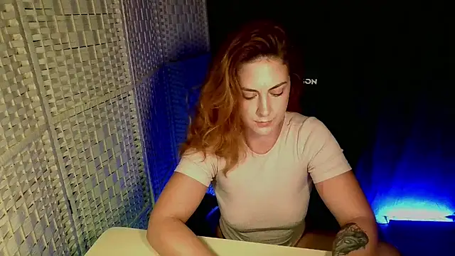 Snapshot of KayleyxEmily chatting on 06-11-26, 08:17 KayleyxEmily online show from 06-11-26, 08:17