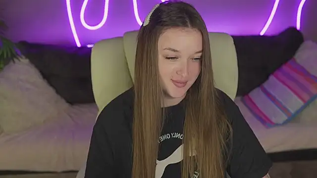 Snapshot of DonnaLustt chatting on 11-19-25, 06:08 DonnaLustt online show from 11-19-25, 06:08