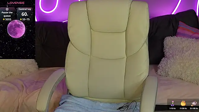 Snapshot of DonnaLustt chatting on 11-14-25, 09:51 DonnaLustt online show from 11-14-25, 09:51