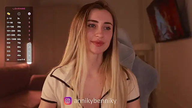 Coconutkittyy online show from 03-05-25, 06:45