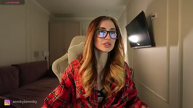 Coconutkittyy online show from 10-06-25, 04:41