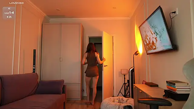 Coconutkittyy online show from 06-19-26, 06:03
